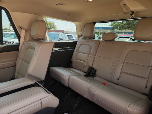 Used 2023 Lincoln Navigator Reserve AWD/4WD image 11