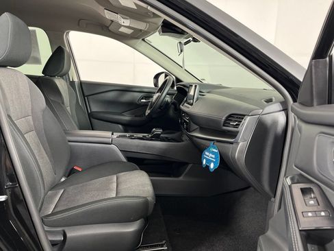 Used 2025 Nissan Rogue SV FWD image 5