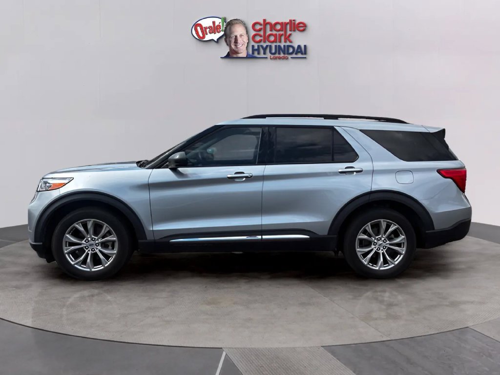 Used 2023 Ford Explorer XLT w/ Equipment Group 202A RWD image 2