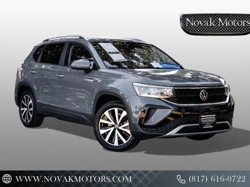 Used 2023 Volkswagen Taos SE image 1