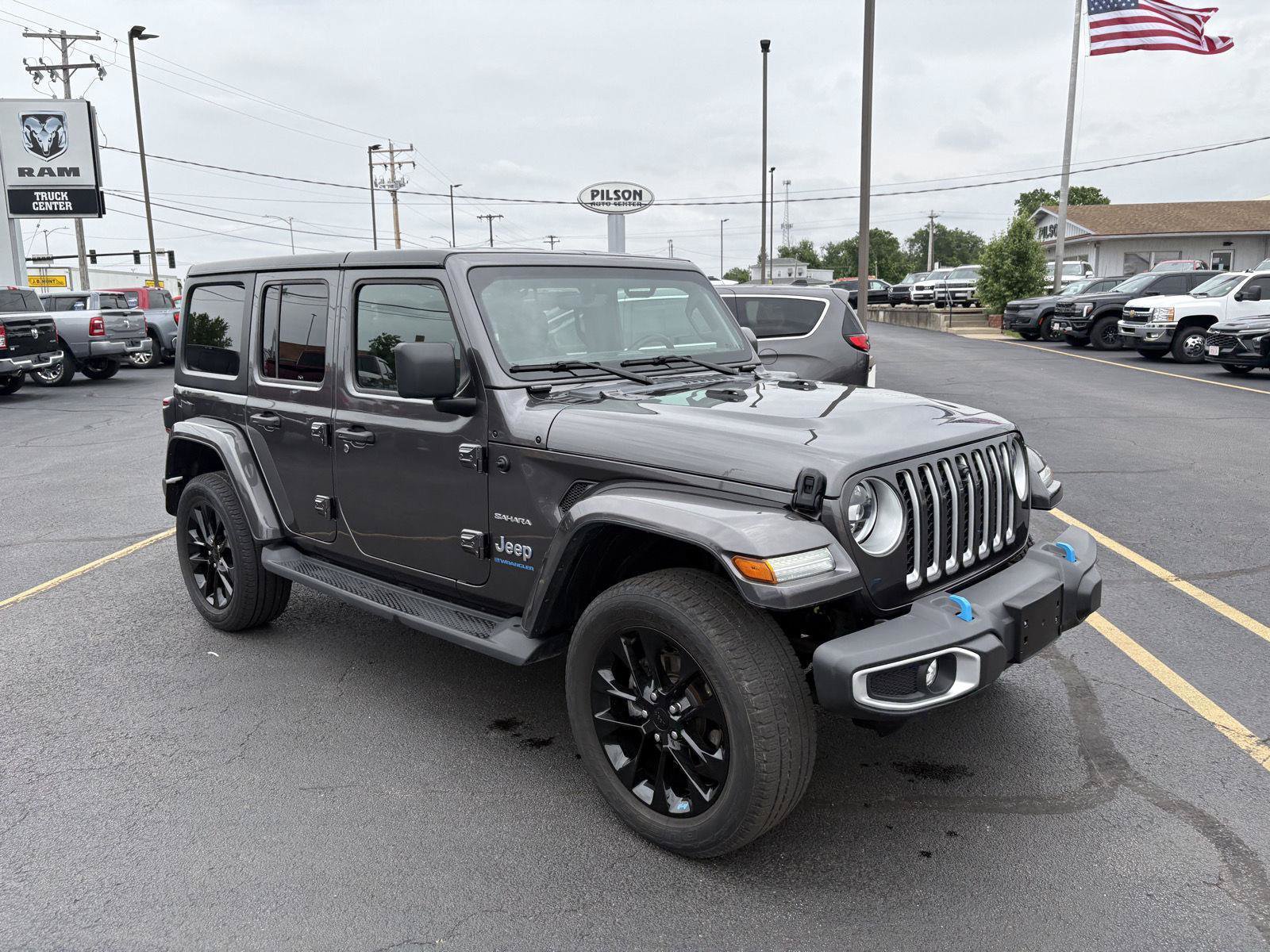Used 2023 Jeep Wrangler Unlimited Sahara AWD/4WD image 2