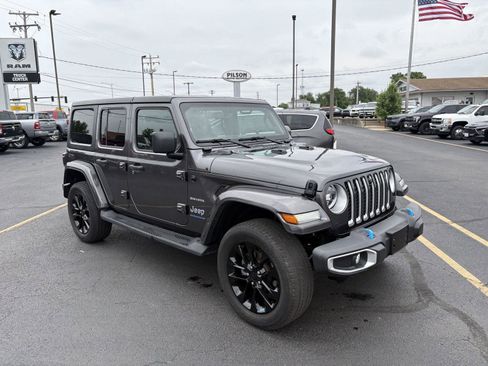 Used 2023 Jeep Wrangler Unlimited Sahara AWD/4WD image 2
