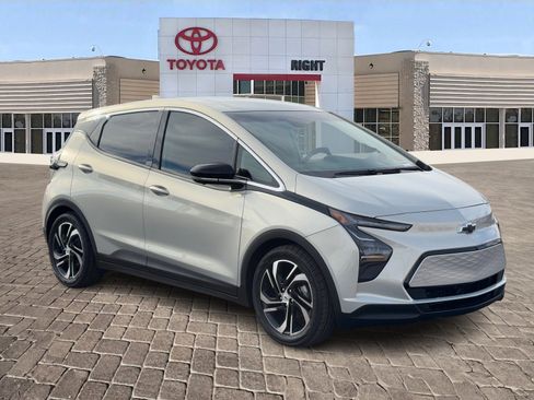 Used 2023 Chevrolet Bolt LT w/ Infotainment Package image 9