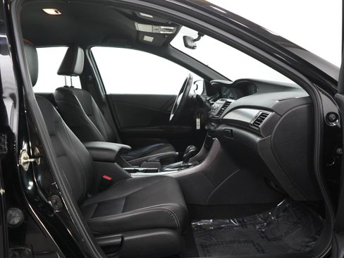 Used 2016 Honda Accord Sport image 11