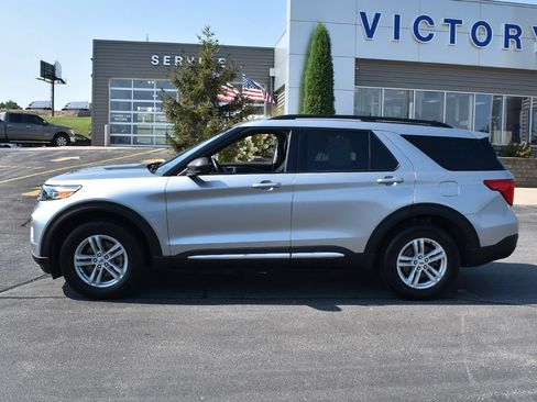 Certified 2024 Ford Explorer XLT w/ Equipment Group 202A AWD/4WD image 2