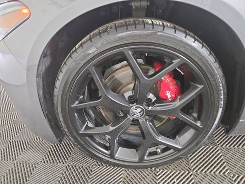 Used 2020 Alfa Romeo Giulia Ti w/ Nero Edizione image 34