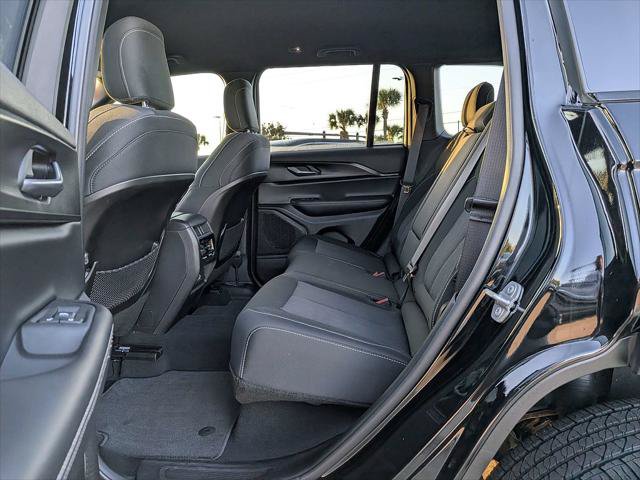 Certified 2025 Jeep Grand Cherokee Laredo RWD image 13