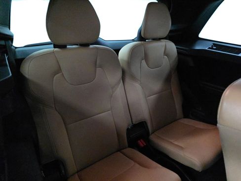 Used 2019 Volvo XC90 T6 Momentum w/ Advanced Package image 31