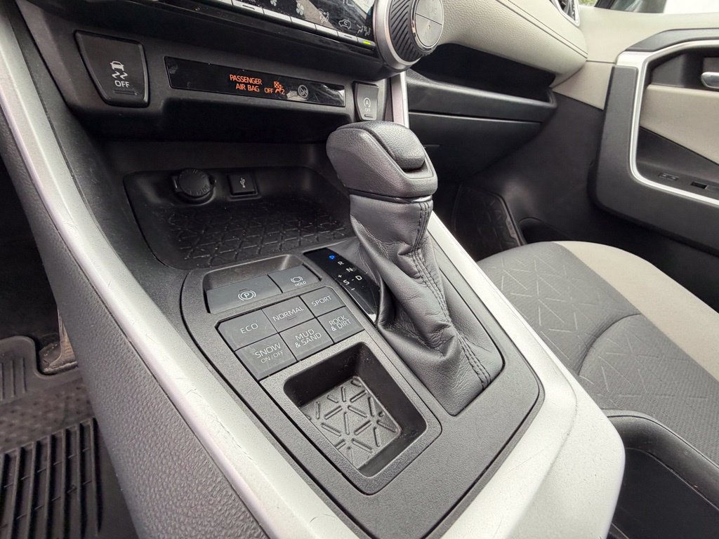 Used 2022 Toyota RAV4 XLE AWD/4WD image 23