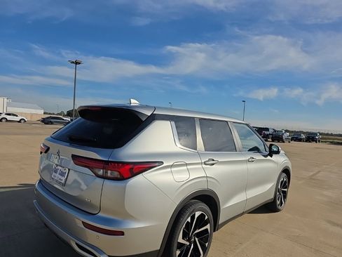 Used 2022 Mitsubishi Outlander SE image 6