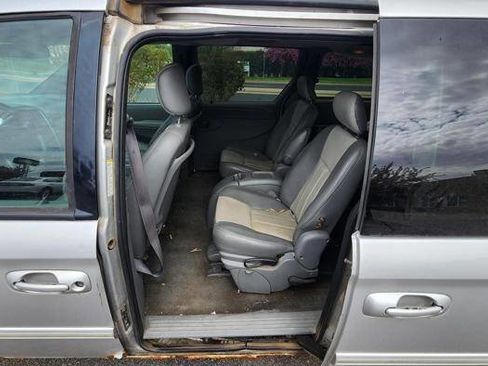 Used 2004 Dodge Grand Caravan SXT w/ Trailer Tow Prep Group FWD image 24