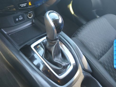 Used 2018 Nissan Rogue S image 15