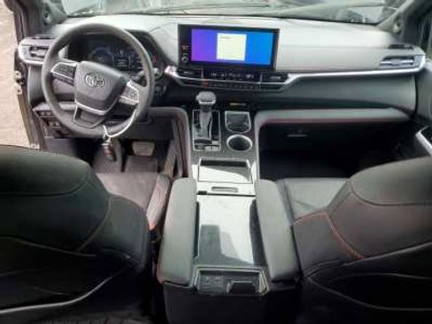 Used 2025 Toyota Sienna XSE w/ XSE Premium Package AWD/4WD image 7