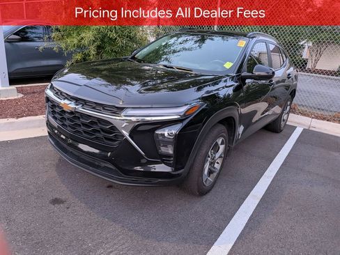 Used 2024 Chevrolet Trax LT w/ Driver Confidence Package FWD image 3