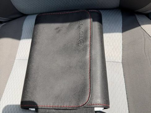 Used 2017 Toyota Corolla LE w/ Carpet Mat Package (TMS) FWD image 14