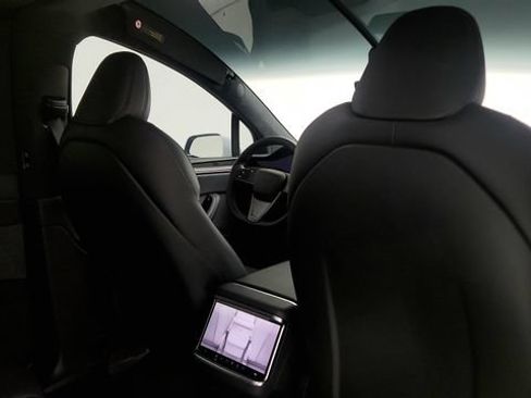 Used 2024 Tesla Model X AWD/4WD image 38