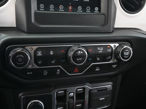 Used 2021 Jeep Wrangler Unlimited Sport AWD/4WD image 28