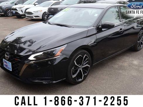 Used 2024 Nissan Altima 2.5 SR image 2