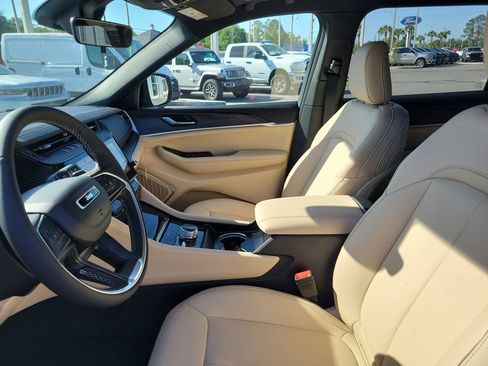 New 2026 Jeep Grand Cherokee L Limited AWD/4WD image 9