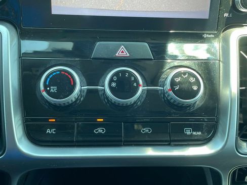 Used 2023 Kia Sorento LX FWD image 28
