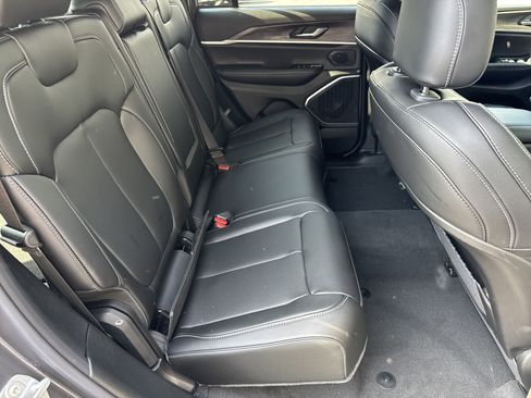 New 2026 Jeep Grand Cherokee Limited w/ Luxury Tech Group II AWD/4WD image 18
