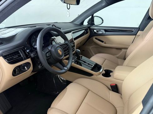 New 2025 Porsche Macan image 4