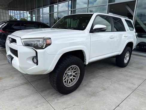Used 2016 Toyota 4Runner SR5 Premium AWD/4WD image 3