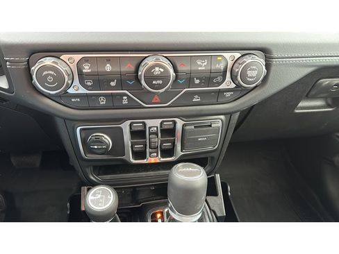 Used 2025 Jeep Gladiator Sport AWD/4WD image 16