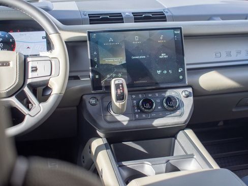 New 2026 Land Rover Defender 110 AWD/4WD image 19
