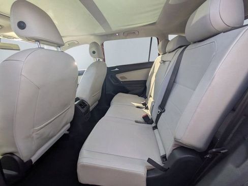 Used 2018 Volkswagen Tiguan SEL image 9