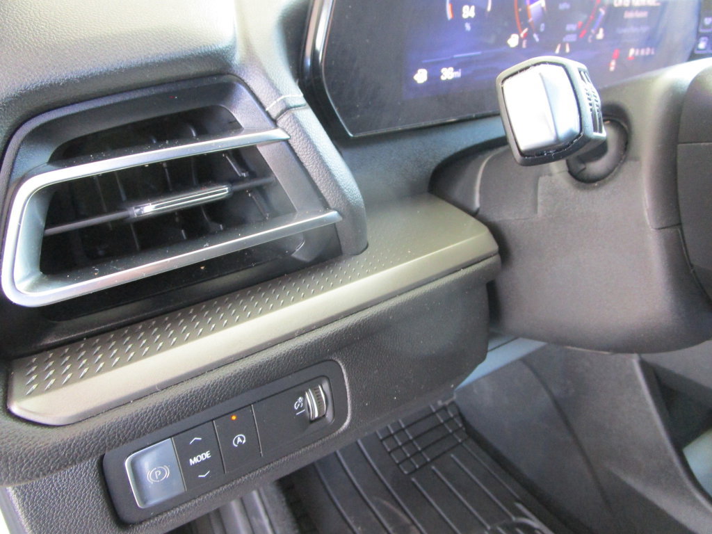 Used 2025 Chevrolet Traverse LT FWD image 24