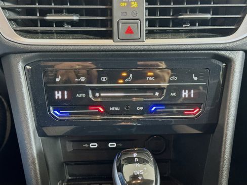 Used 2025 Volkswagen Taos SE image 24