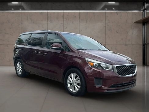 Used 2017 Kia Sedona LX w/ LX Essentials Premium Package FWD image 8