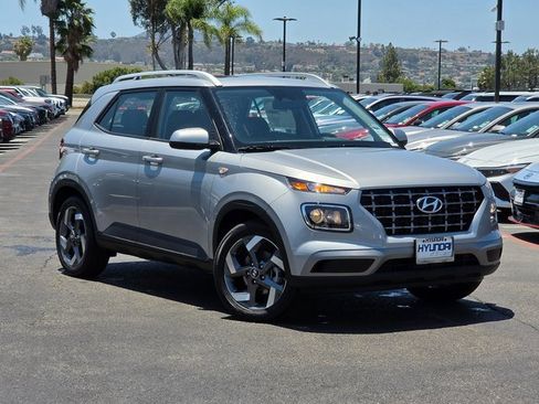 New 2025 Hyundai Venue SEL image 2