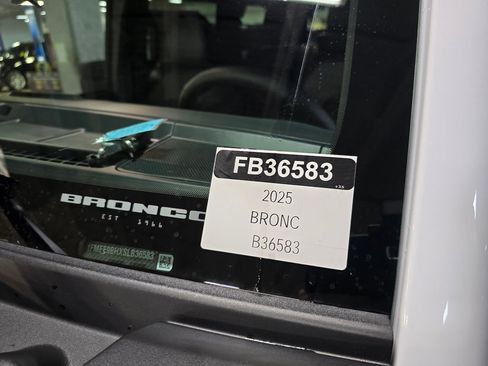 Used 2022 Ford Bronco Outer Banks image 19