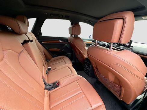 Used 2021 Audi Q5 e Prestige w/ Prestige Package image 32