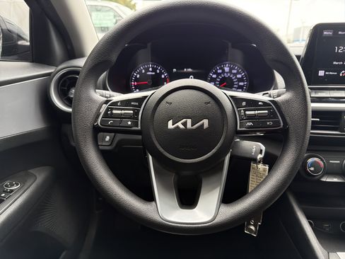 Used 2022 Kia Forte LXS w/ LXS Technology Package image 18