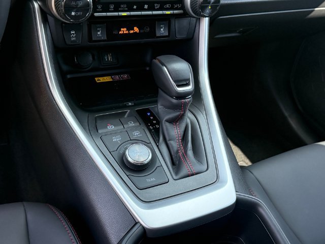 Used 2024 Toyota RAV4 XSE AWD/4WD image 19