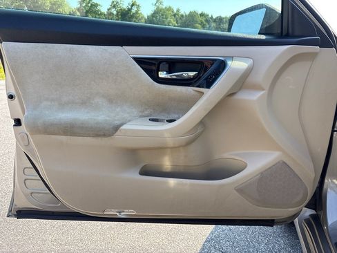 Used 2013 Nissan Altima 2.5 S FWD image 10
