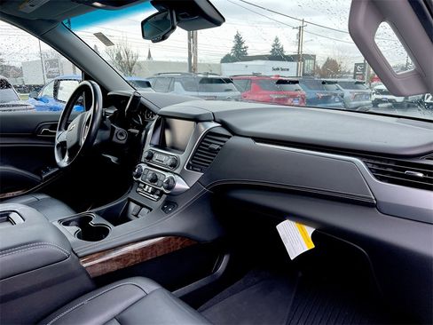 Used 2019 Chevrolet Suburban LT image 22