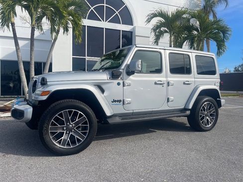Used 2022 Jeep Wrangler Unlimited Sahara image 2