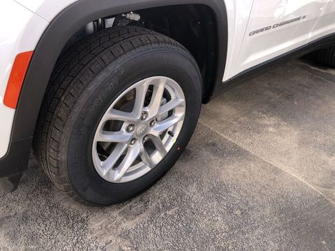 New 2026 Jeep Grand Cherokee Laredo AWD/4WD image 10