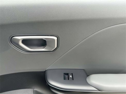 New 2025 Kia K4 LXS image 25