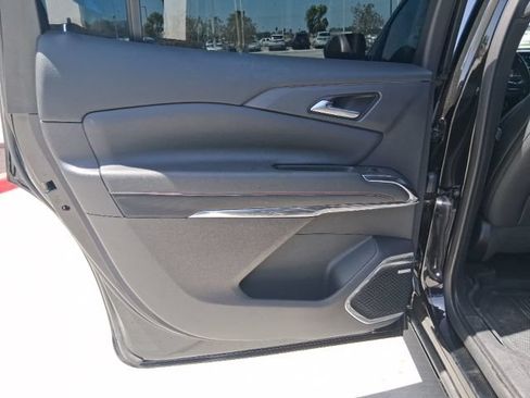 Used 2025 Chevrolet Traverse RS w/ LPO, Floor Liner Package FWD image 15