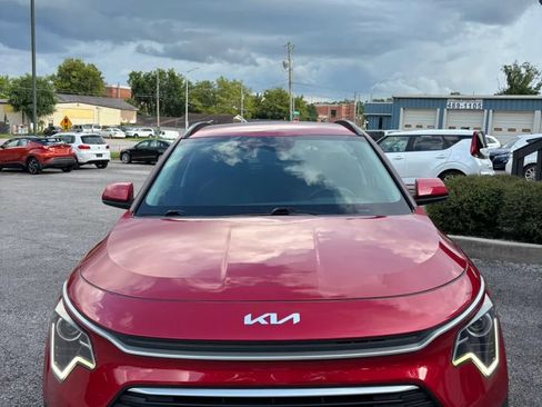 Used 2023 Kia Niro EX FWD image 3