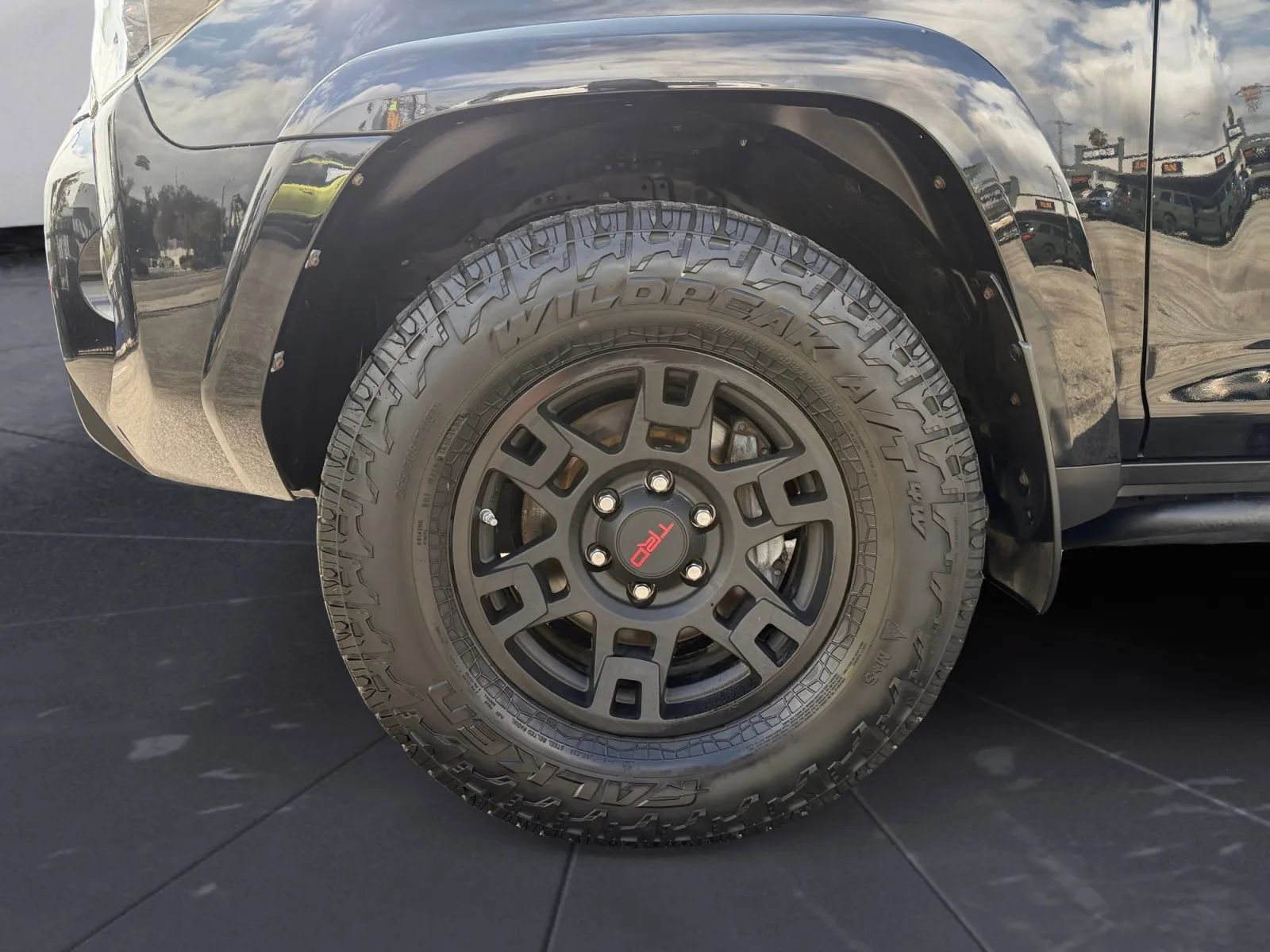 Used 2018 Toyota 4Runner TRD Off-Road Premium AWD/4WD image 25