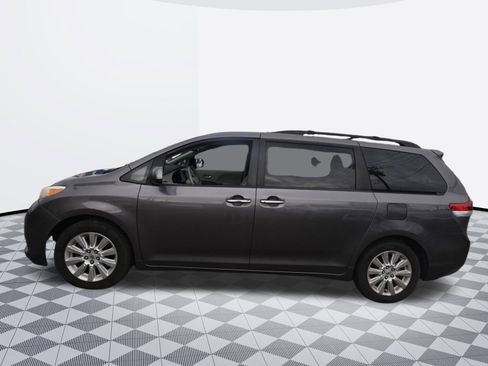 Used 2012 Toyota Sienna Limited image 3