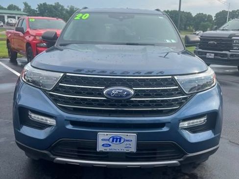 Used 2020 Ford Explorer XLT w/ Equipment Group 202A AWD/4WD image 2