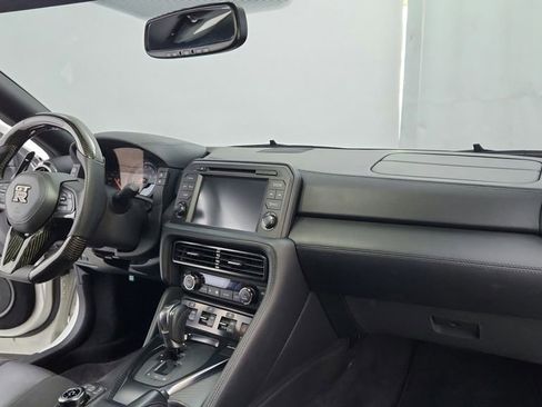 Used 2019 Nissan GT-R image 88