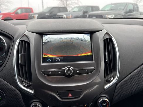 Used 2018 Chevrolet Cruze LT w/ Convenience Package image 21